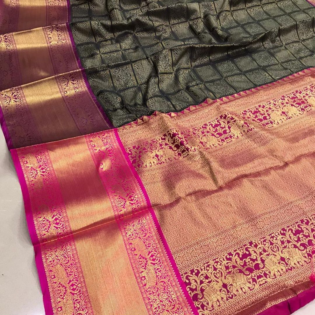 Kanchipuram Handloom Weaving silk saree with Contrast Barcode Blouse