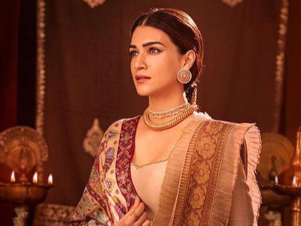  Kriti Sanon Adds Enchanting Touch to Adipurush Promotions with Ayodhya Tales-Inspired Shawl