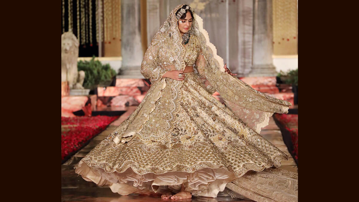 Huma Qureshi Radiates Ethereal Grace in Exquisite Lehenga Ensemble while Strutting the Ramp for Varun Bahl
